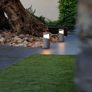 Outdoor Pedestal light Block