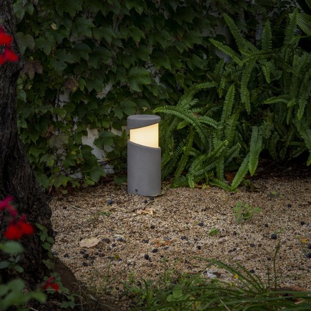 Outdoor Pedestal light Block