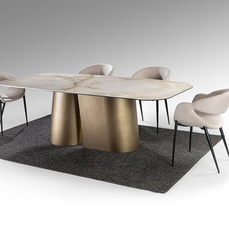 Dining Table Numa
