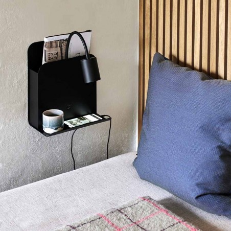 Aplique revistero con USB y repisa Roomi