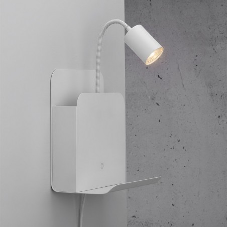 Aplique revistero con repisa y USB Roomi