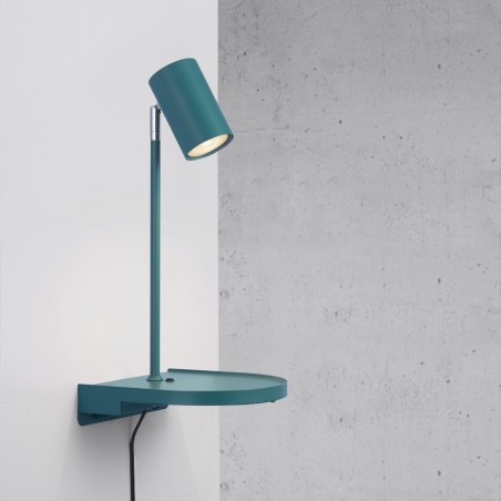 Aplique de pared con repisa y USB Cody